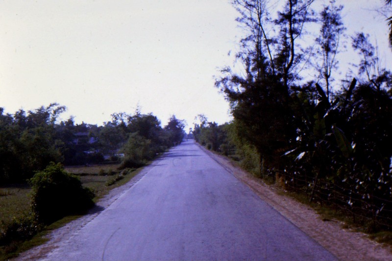 Mien Trung thap nien 1960 dep nhu tranh qua ong kinh linh My-Hinh-14