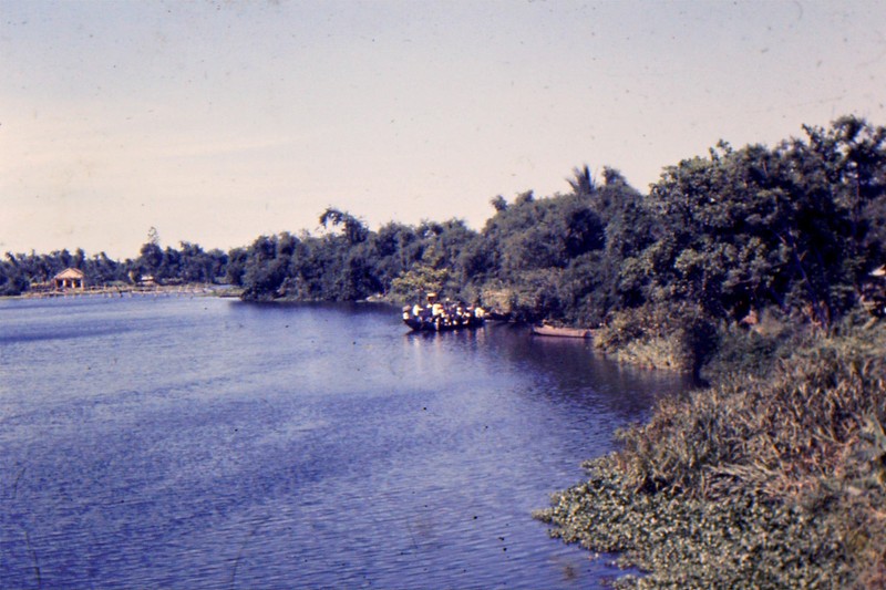 Mien Trung thap nien 1960 dep nhu tranh qua ong kinh linh My-Hinh-3