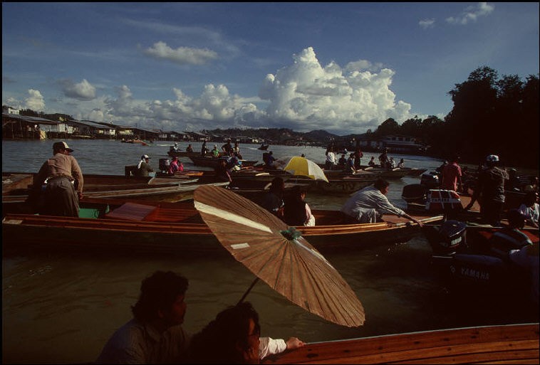 Cuoc song o Brunei nam 1992 qua ong kinh nguoi Nga (1)-Hinh-5
