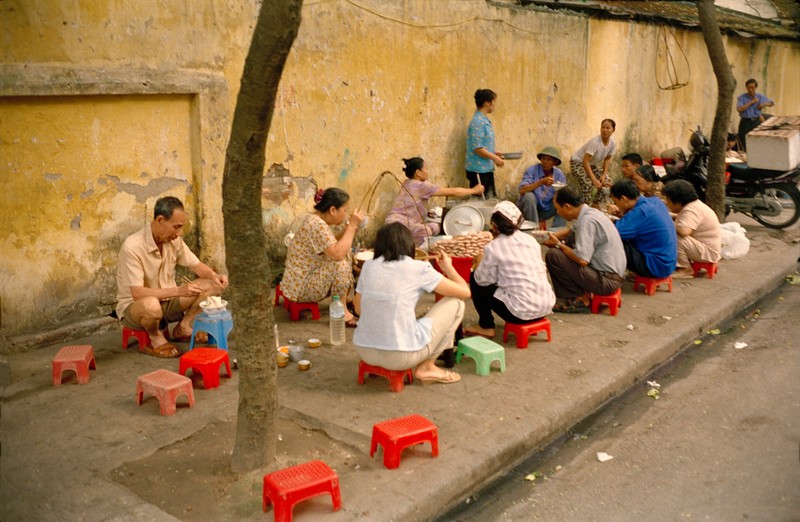 Doc dao am thuc duong pho Viet qua ong phong vien Tay (1)-Hinh-10