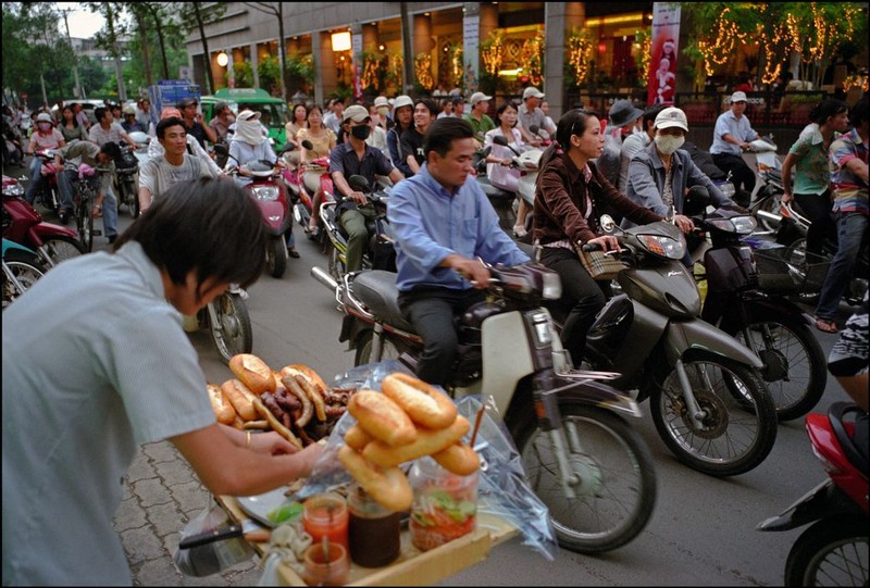 Doc dao am thuc duong pho Viet qua ong phong vien Tay (1)-Hinh-5