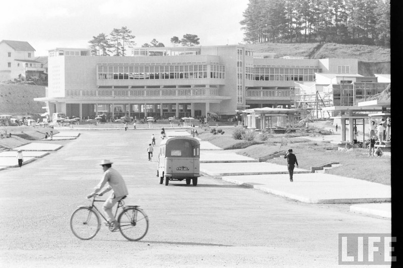 Da Lat nam 1961 qua anh cua tap chi Life-Hinh-16