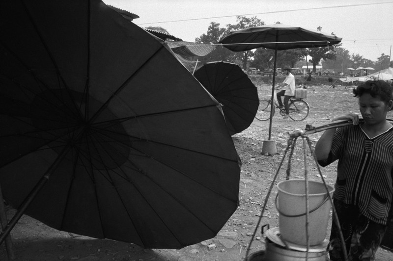 Loat anh de doi ve thanh pho Vientiane thap nien 1990 (1)-Hinh-11