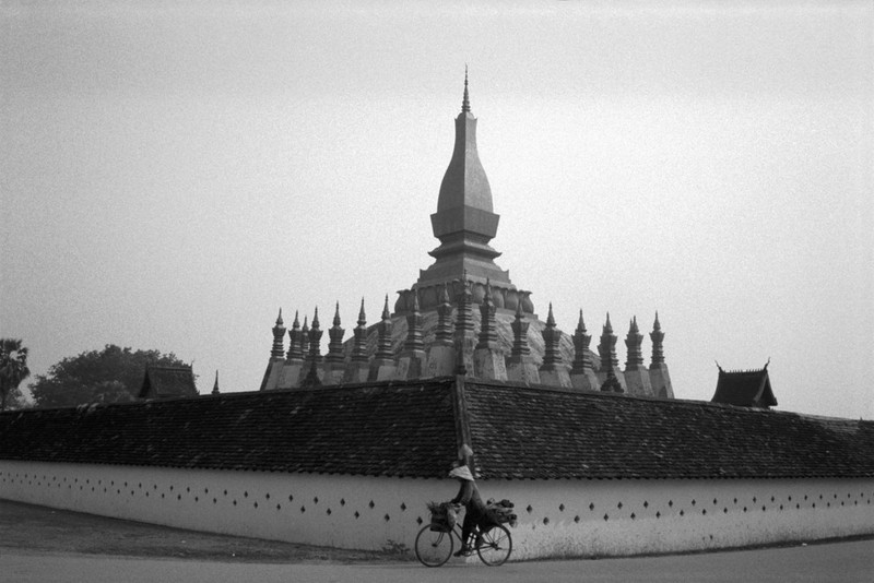Loat anh de doi ve thanh pho Vientiane thap nien 1990 (1)-Hinh-2