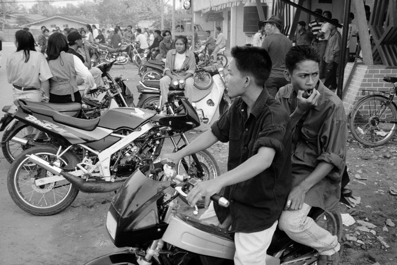 Loat anh de doi ve thanh pho Vientiane thap nien 1990 (1)-Hinh-9