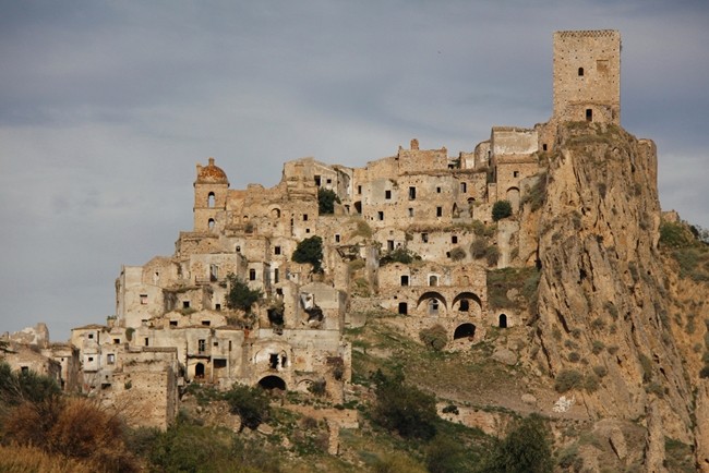 Ve ma mi cua Craco, thi tran bo hoang noi tieng Italia-Hinh-10