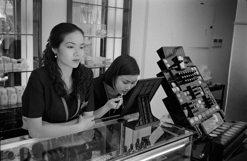 Ha Noi thap nien 1990 qua anh cua Philip Jones Griffiths (2)-Hinh-7