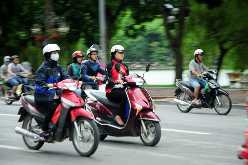 Khong khi lanh keo tut nhiet do mien Bac, ap thap rap rinh ngoai bien