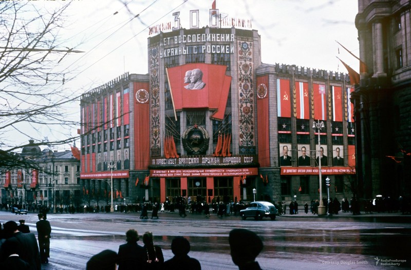 Moscow nam 1953-1954 dep long lanh qua ong kinh nguoi My (2)