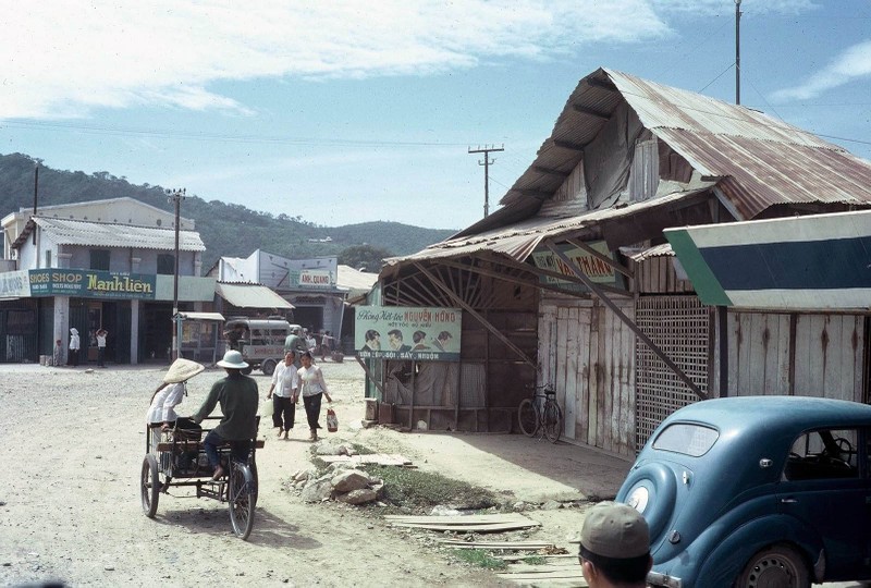 Anh: Doi thuong o Vung Tau nam 1967 qua ong kinh Tom Twitty-Hinh-20