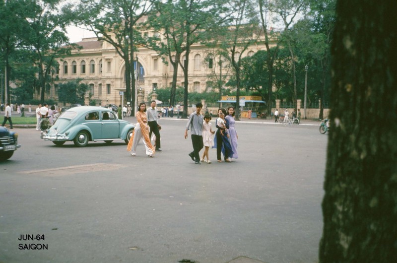 Anh &quot;doc&quot; doi thuong Sai Gon nam 1964 trong anh NVQS My-Hinh-6