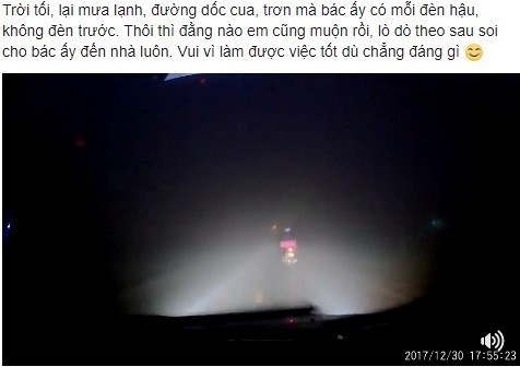 Người lái ôtô soi đường cho xe máy hỏng đèn giữa đêm tối gây sốt mạng - Ảnh 1