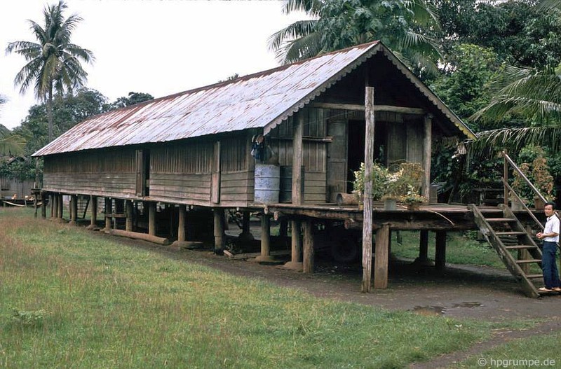 Làng Ede Tom Tua: Longhouse