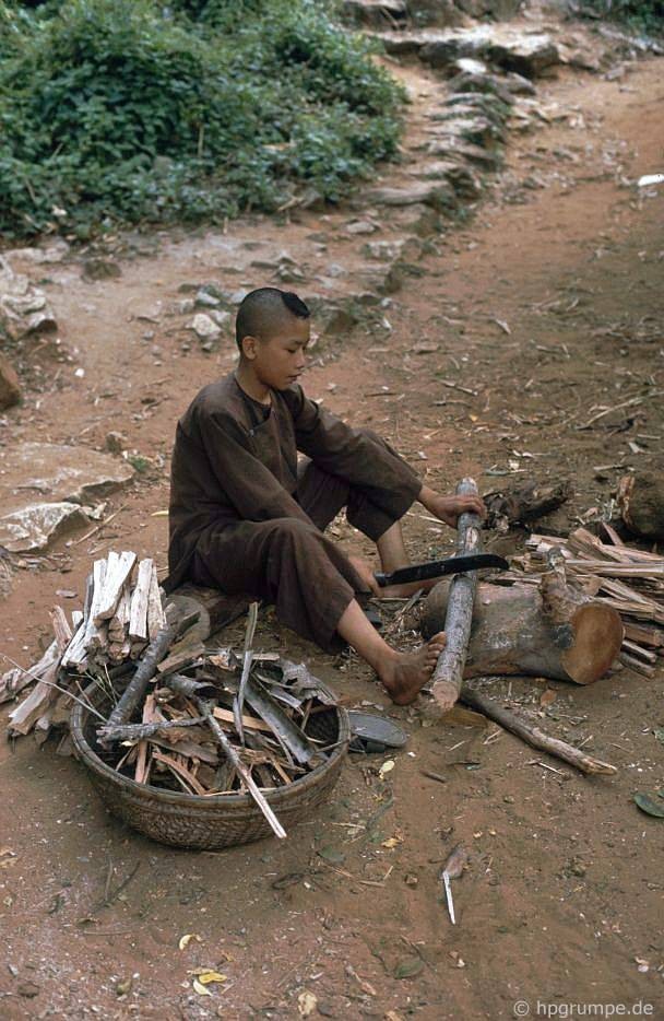 Ngũ Hành Sơn gần Đà Nẵng: Một người mới làm gỗ