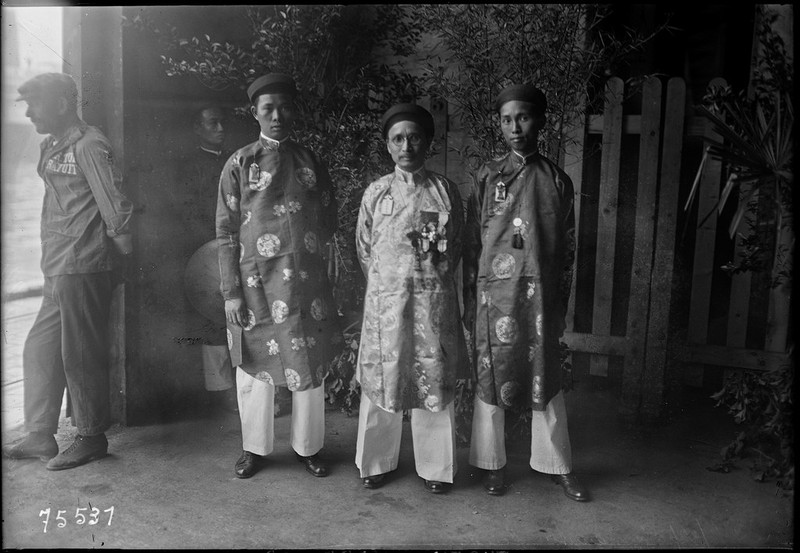 Canh nguoi Phap don tiep vua Khai Dinh nam 1922-Hinh-4