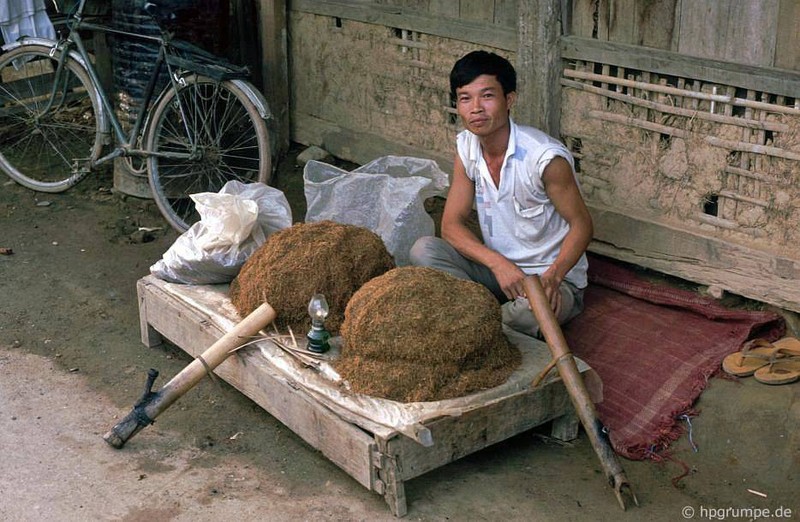 Sac mau ruc ro cua cho Dien Bien Phu nam 1992-Hinh-4