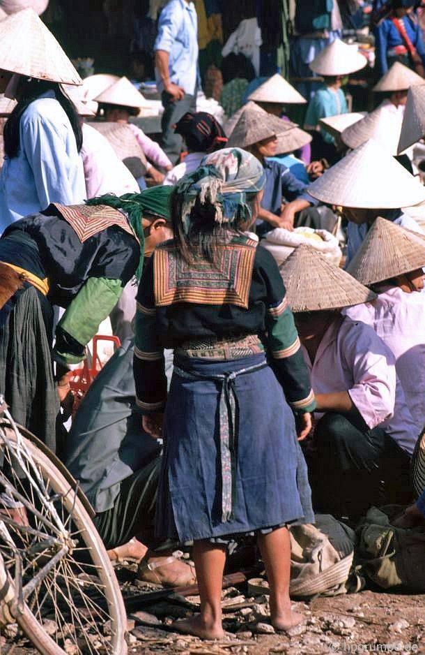 Sac mau ruc ro cua cho Dien Bien Phu nam 1992-Hinh-8