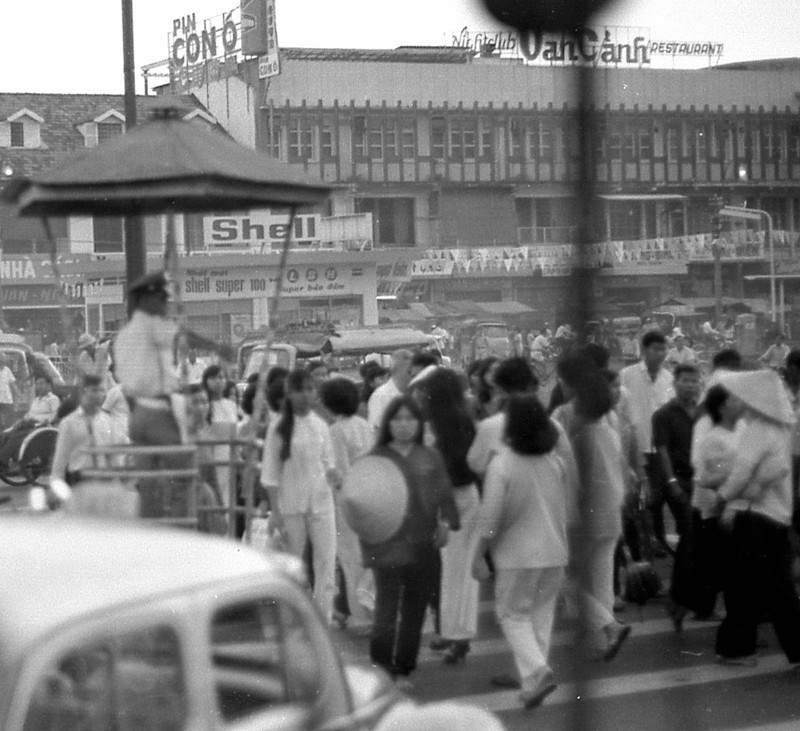 Muon mau cuoc song Sai Gon 1970 qua ong kinh Carl Nielsen-Hinh-8