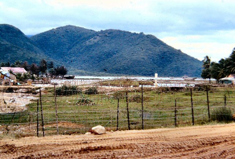 Ben trong san bay Nha Trang thoi chien tranh VN-Hinh-2