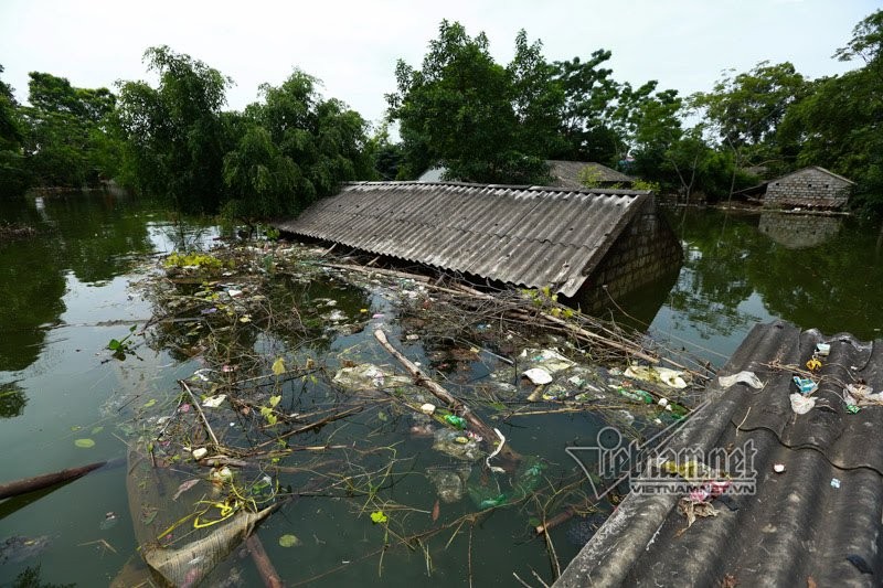 Ngap lut o Chuong My: Khon don rac tran vao nha-Hinh-3