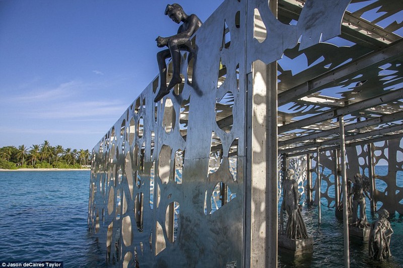 Phong trung bay nghe thuat thuy trieu doc dao o Maldives-Hinh-6