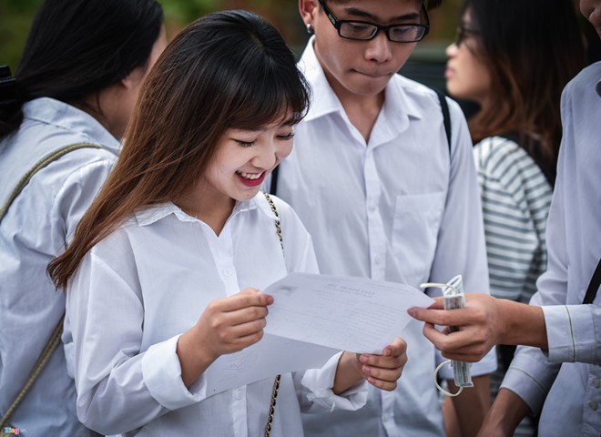 Bo truong Nha xin lui thong qua Luat Giao duc vao nam 2019