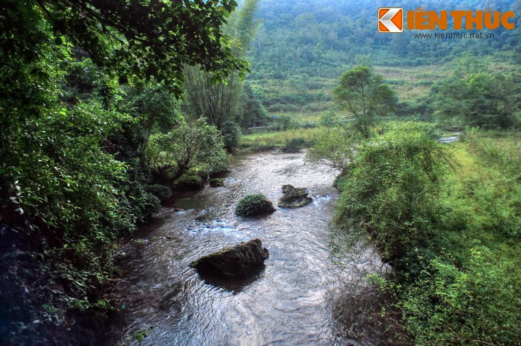 Chiem nguong ve dep cua dong suoi huyen thoai noi chien khu Pac Bo-Hinh-12