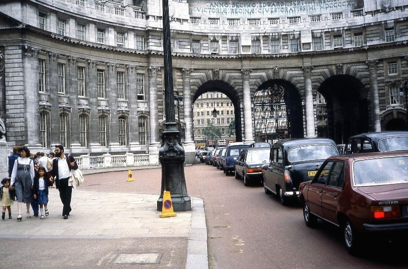 Loat anh day bat ngo ve duong pho London thap nien 1980 (1)-Hinh-9