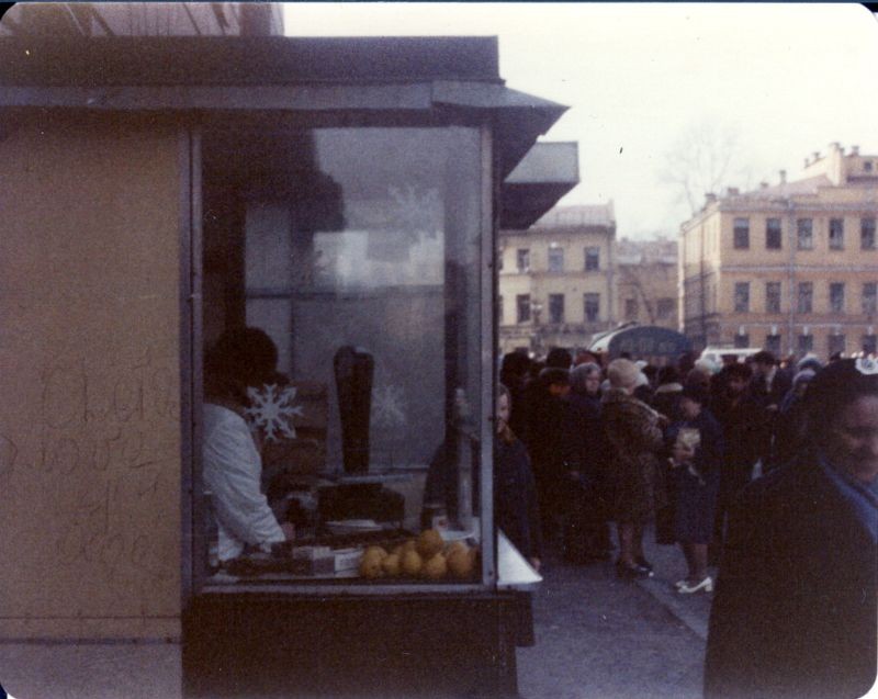 Thanh pho Leningrad nam 1976 - 1977 qua ong kinh nguoi My (1)-Hinh-7