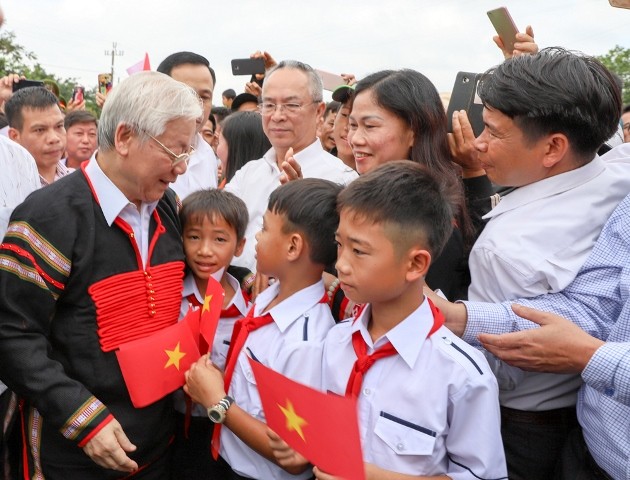 Tong Bi thu, Chu tich nuoc du Ngay hoi Dai doan ket cung dong bao Dur Kmal