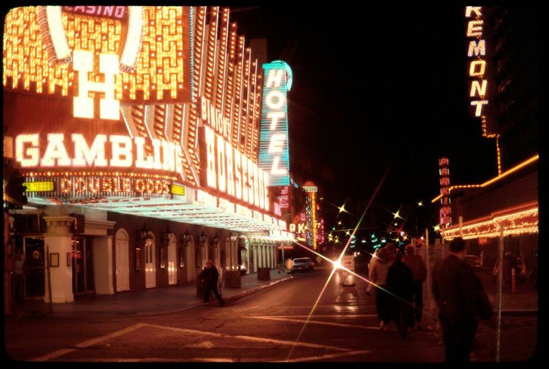 Ngo ngang khung canh ban dem o Las Vegas thap nien 1970-Hinh-9