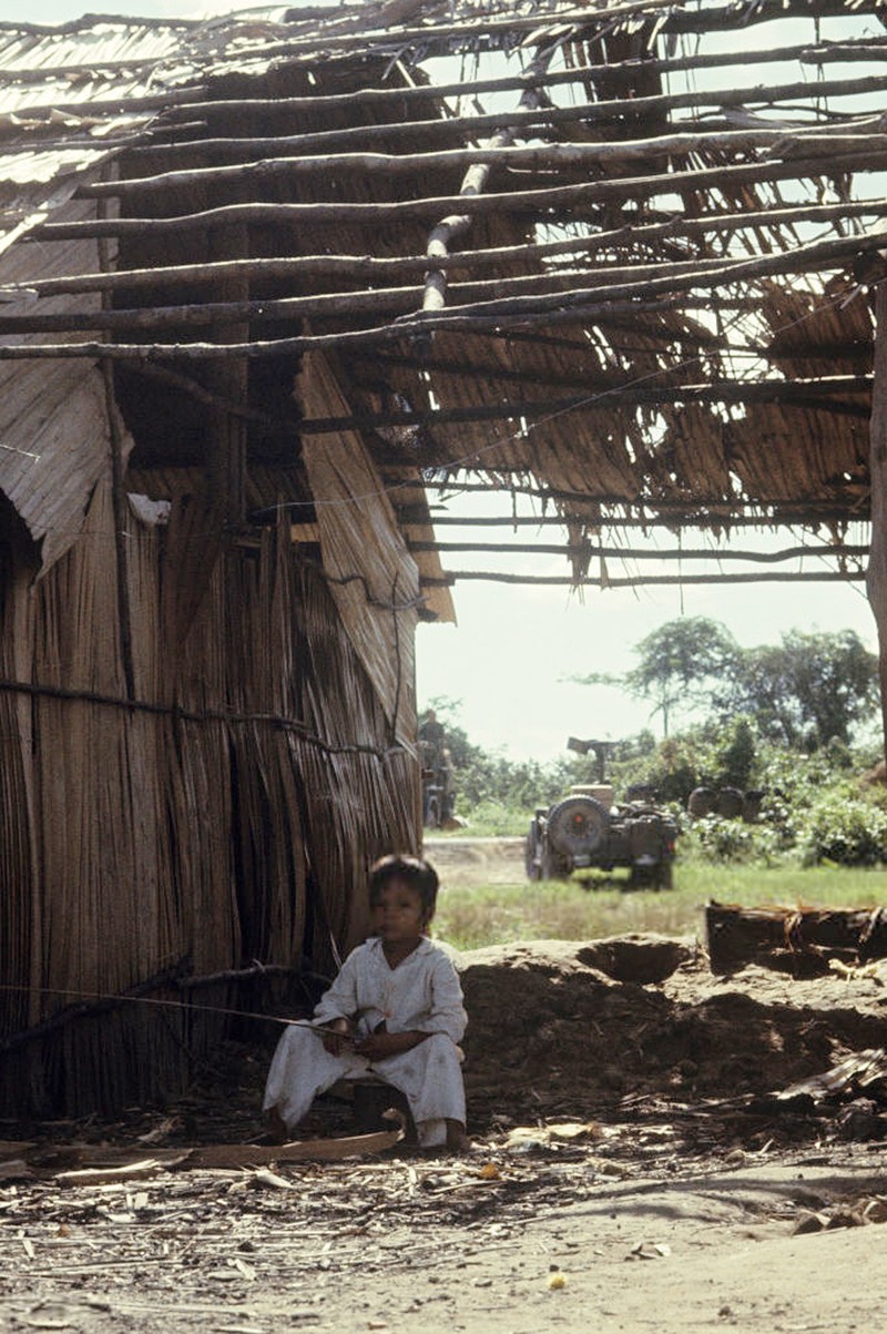 Tre em VN thoi chien qua anh cua Jean-Claude Sauer-Hinh-5