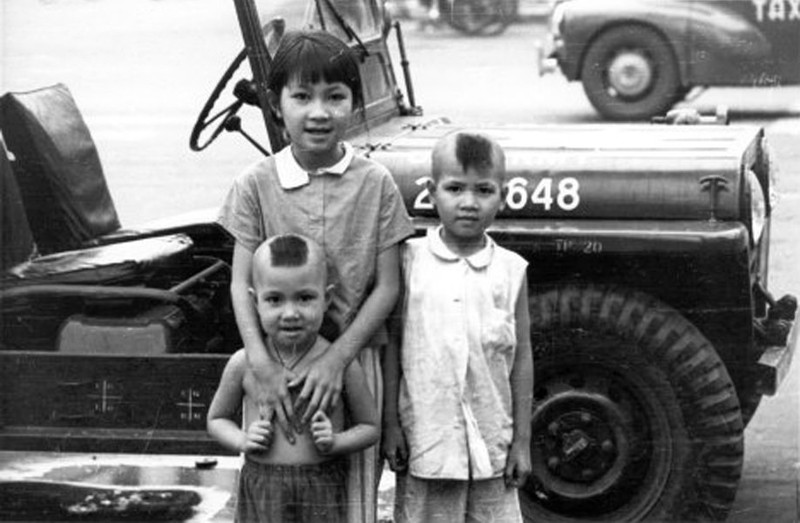 Tre em Sai Gon nam 1965 ngo nghinh qua ong kinh linh My-Hinh-2