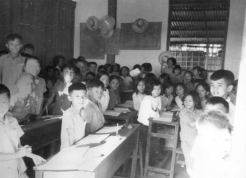 Tre em Sai Gon nam 1965 ngo nghinh qua ong kinh linh My-Hinh-8