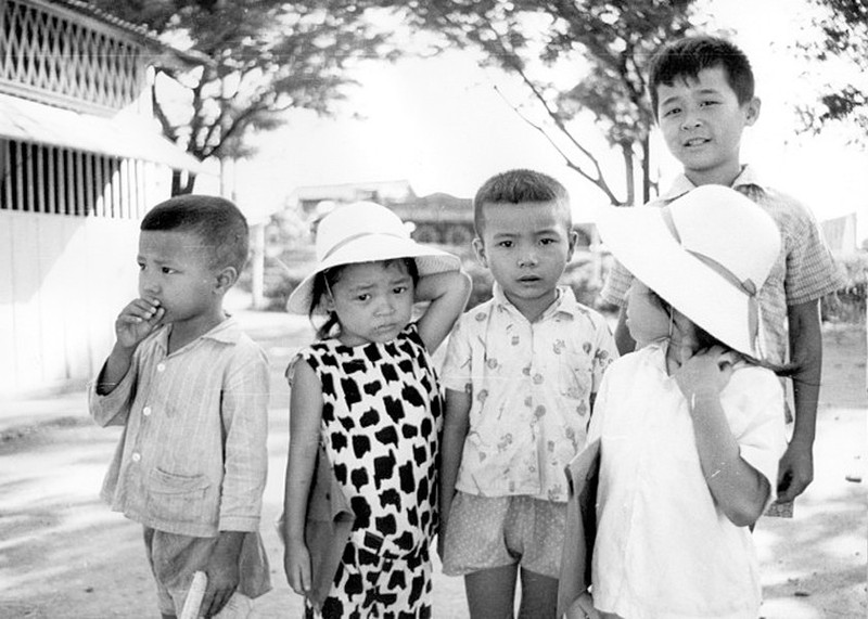 Tre em Sai Gon nam 1965 ngo nghinh qua ong kinh linh My-Hinh-9