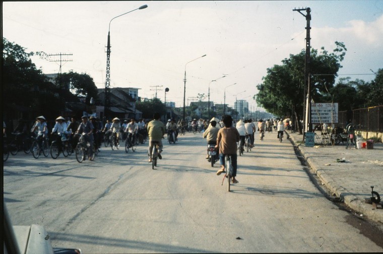 Anh cuc doc ve xe dap o Ha Noi nam 1990-Hinh-5