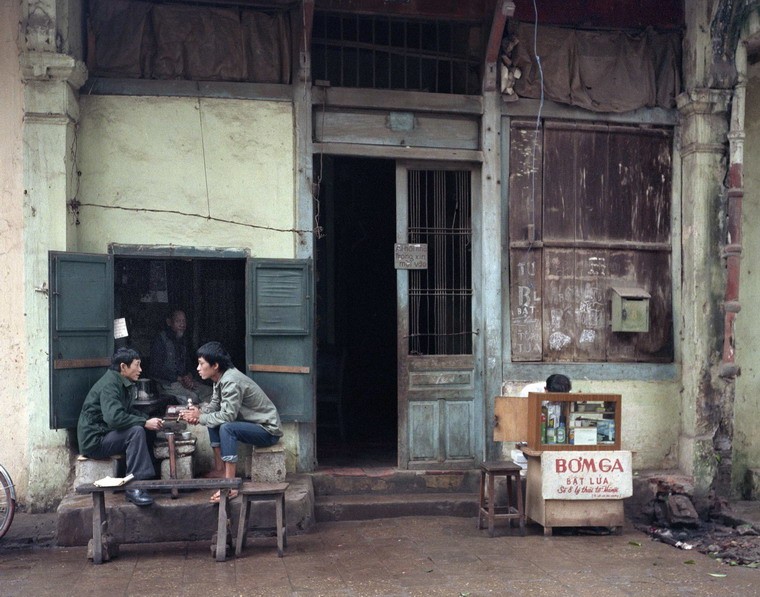 Ngam Ha Noi thap nien 1980 - 1990 qua anh doc cua nguoi My-Hinh-10