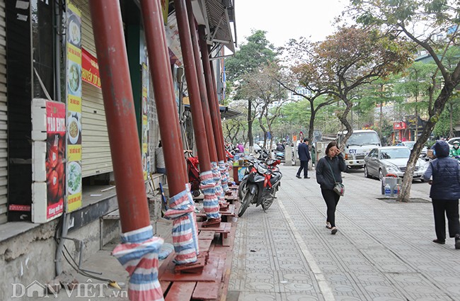 Ha Noi: Nha tren pho Dao Tan dong loat... “chong nang”-Hinh-4