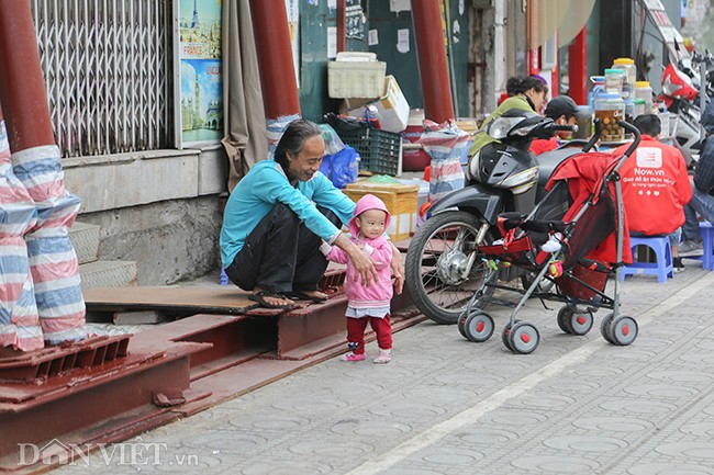 Ha Noi: Nha tren pho Dao Tan dong loat... “chong nang”-Hinh-6