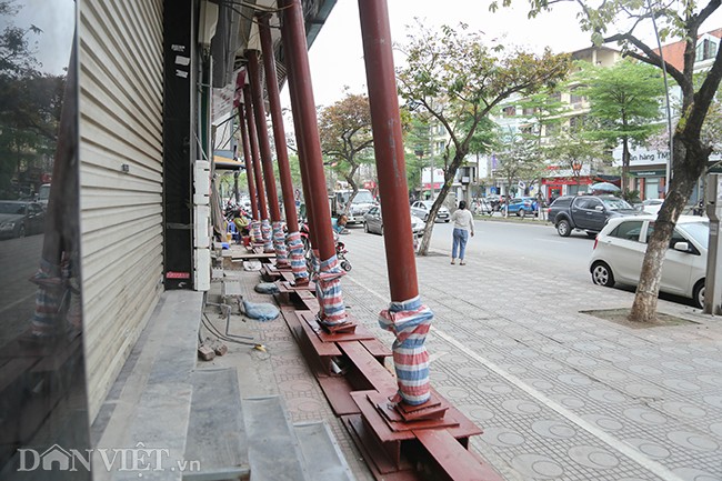 Ha Noi: Nha tren pho Dao Tan dong loat... “chong nang”-Hinh-7