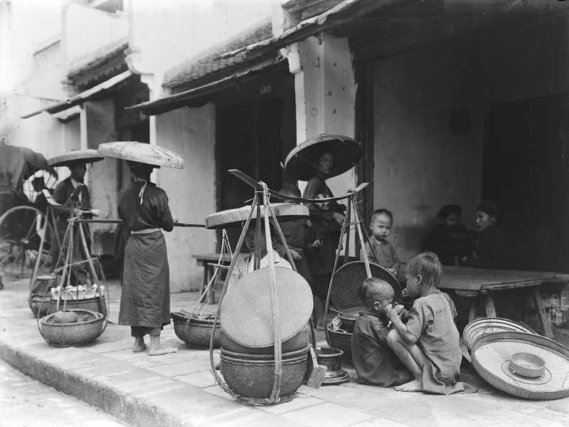 Hinh cuc doc ve hang quan via he Ha Noi nam 1896-Hinh-2