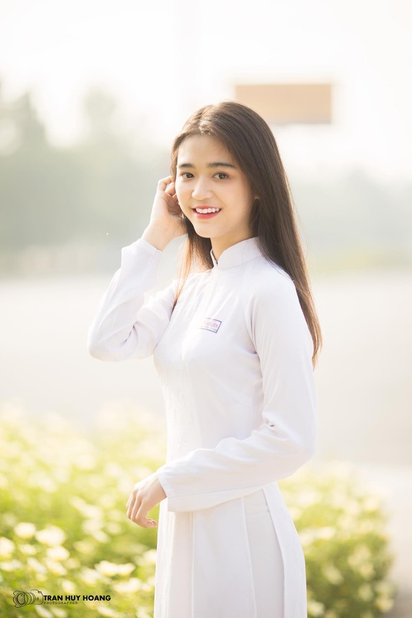 Ngan ngo ve dep nhu hoa cua nu sinh Binh Duong trong ao dai-Hinh-2