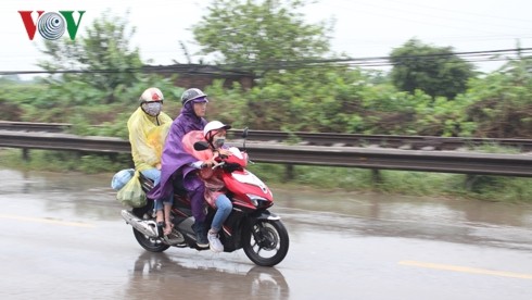 Nguoi dan doi mua tro lai Thu do sau ky nghi le 30/4-Hinh-4