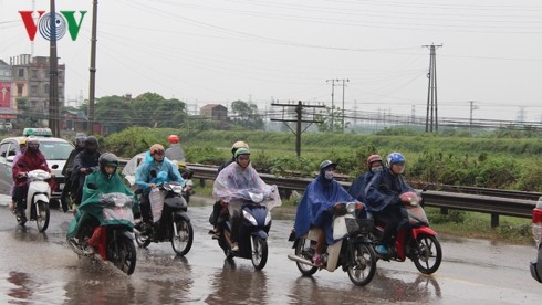 Nguoi dan doi mua tro lai Thu do sau ky nghi le 30/4-Hinh-6