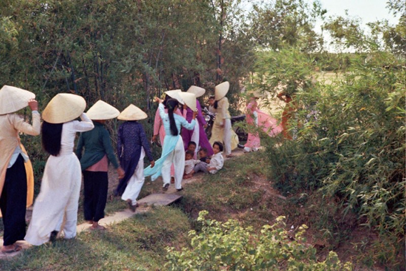 Loat hinh cuc doc ve dam cuoi o Quang Tri nam 1969-Hinh-19