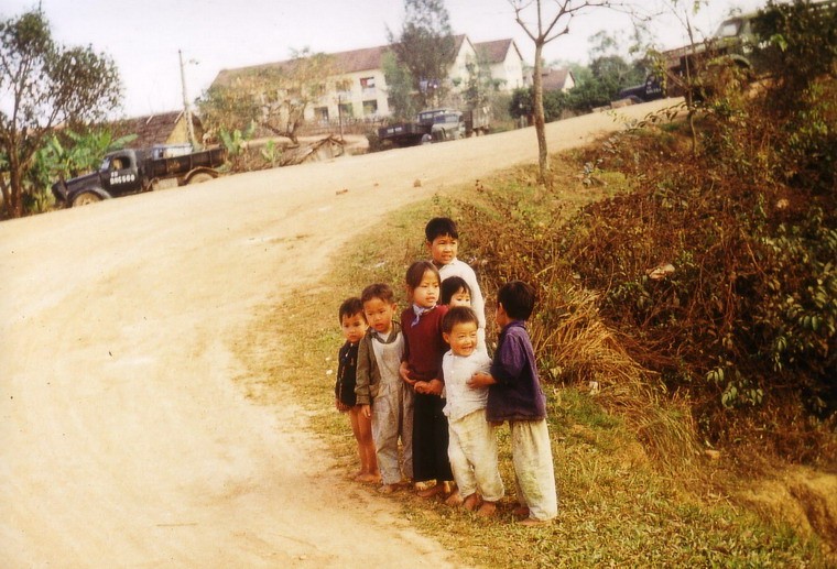 Nong thon Thai Nguyen nam 1973 - 1974 qua ong kinh pho nhay Duc-Hinh-8