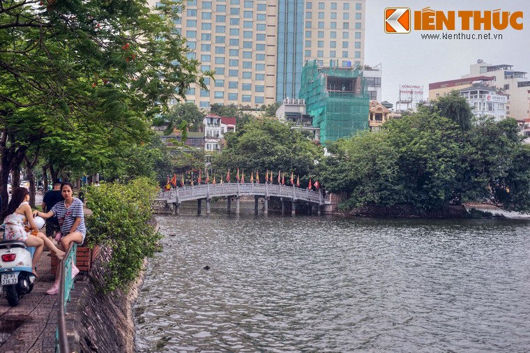 Kinh ngac den chua linh thieng nam tren dao doc nhat Ha Noi-Hinh-12