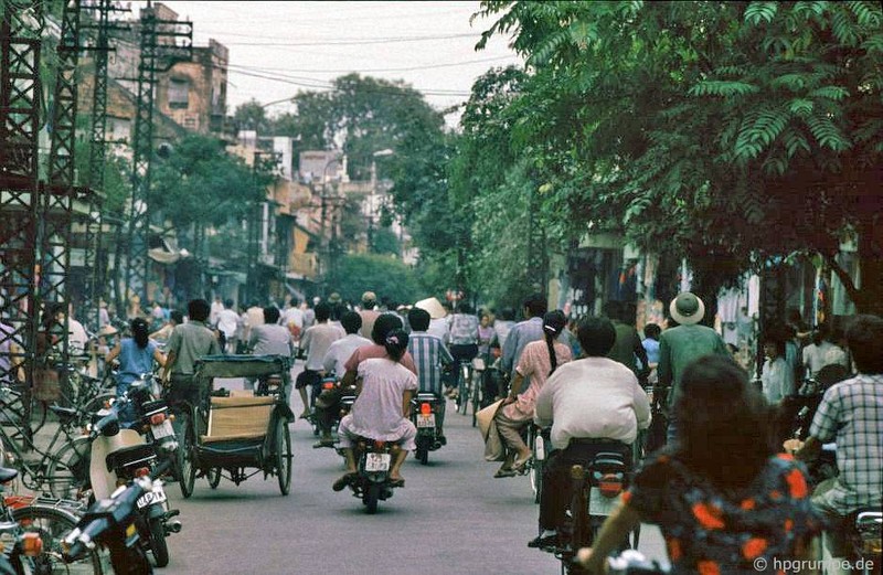 Hinh doc ve giao thong o Ha Noi dau thap nien 1990-Hinh-13