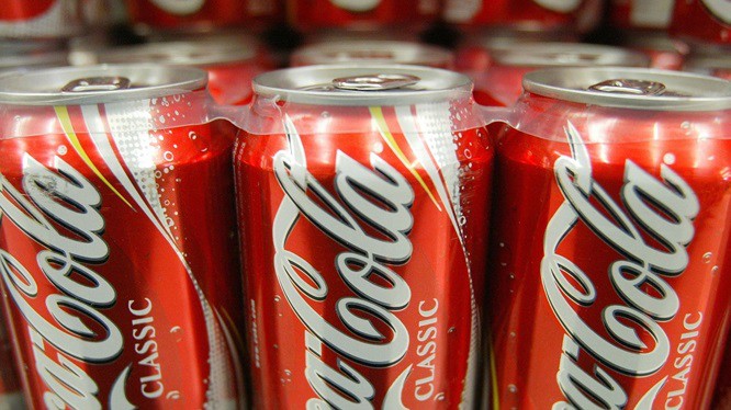 Vi sao quang cao Coca-Cola bi Bo Van hoa tuyt coi?