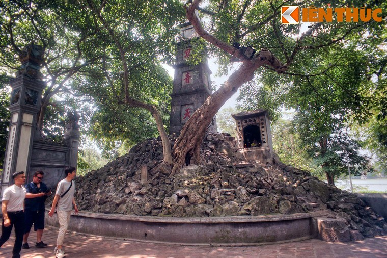 Den tho noi tieng linh thieng phai ghe tham o pho co HN ngay Tet-Hinh-2